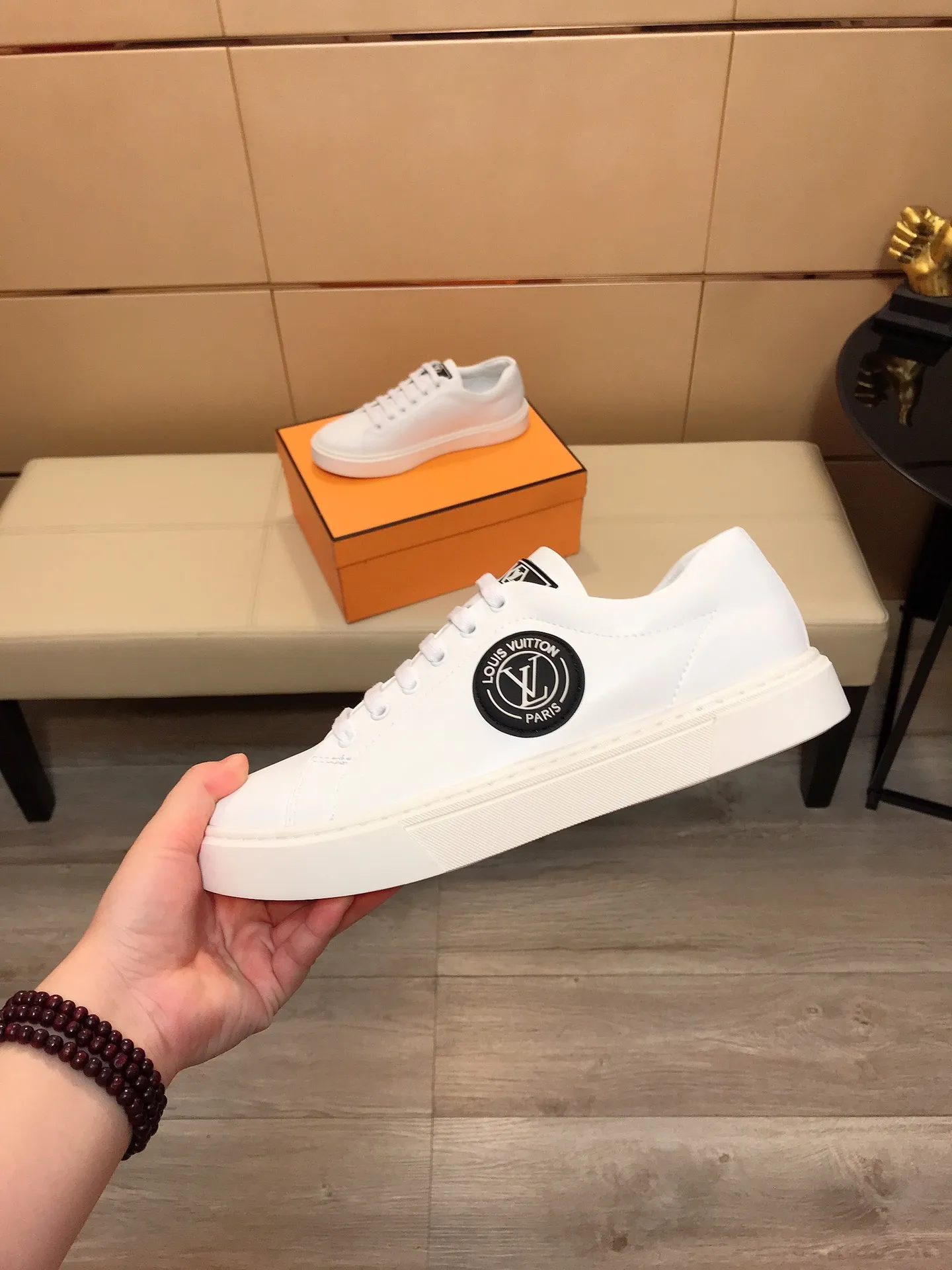 Factory price P360 👟👟💥【LV Louis Vuitton】The latest trendy casual shoes for men, made of imported cowhide with brand logo, genuine leather lining, rubber outsole that is wear-resistant and non-slip, high-level version, perfect on-foot effect, and exquisite workmanship. Code number: 38-44